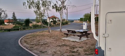 Aire de camping car à Le Coteau