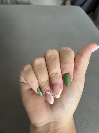 Jess fée des ongles à Le Coteau